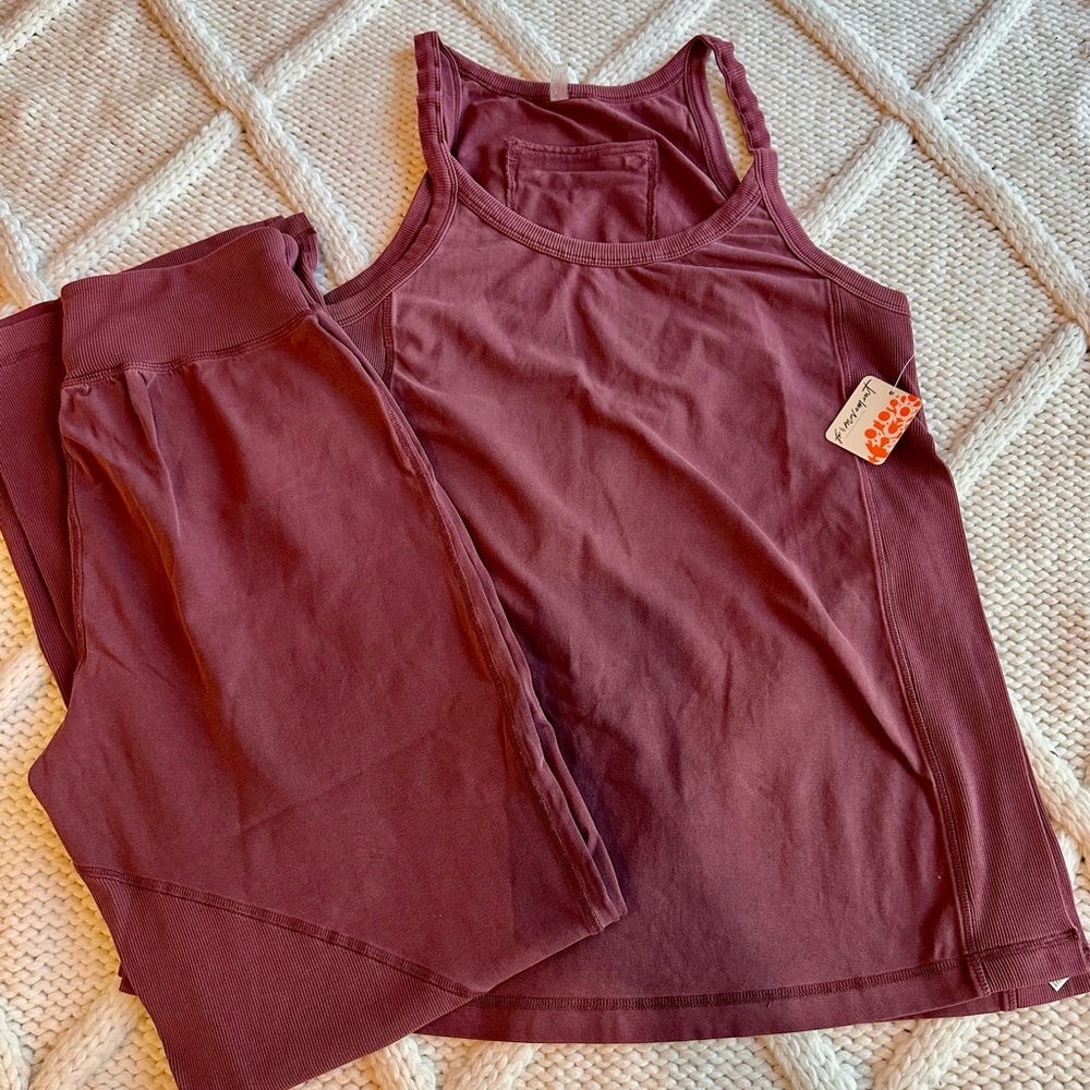 Free People Movement set Medium NWT’s beautifully raspberry color super comfy